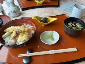 飛鳥Ⅱでの昼食の天ぷら重